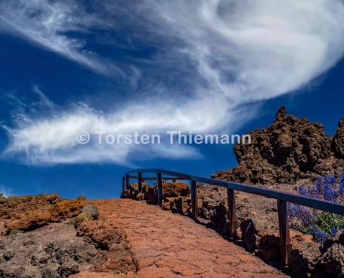 Skyway-1 Wanderweg hoch zum Vulkan auf La Palma mit schöner Wolkenbildung