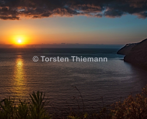 Sunset-1 Sonnenuntergang über dem Meer auf La Palma mit Wolkendecke