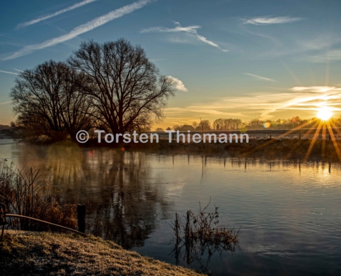 Wintersun-2 Sonnenaufgangsstimmung im Winter mit Gegenlicht am Fluss Lippe in Dorsten