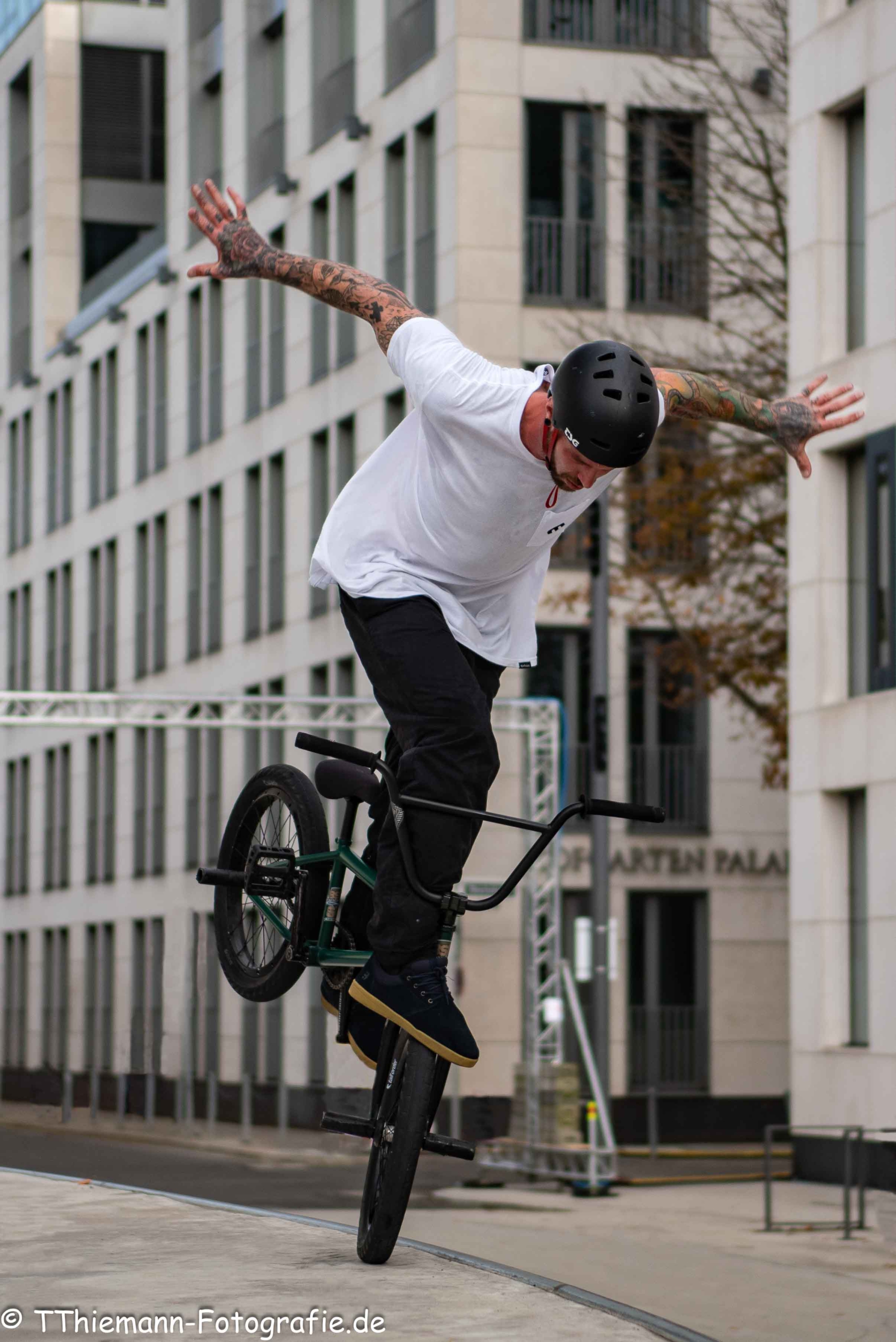 Sport- und Actionfotografie BMX-Fahrer in Action