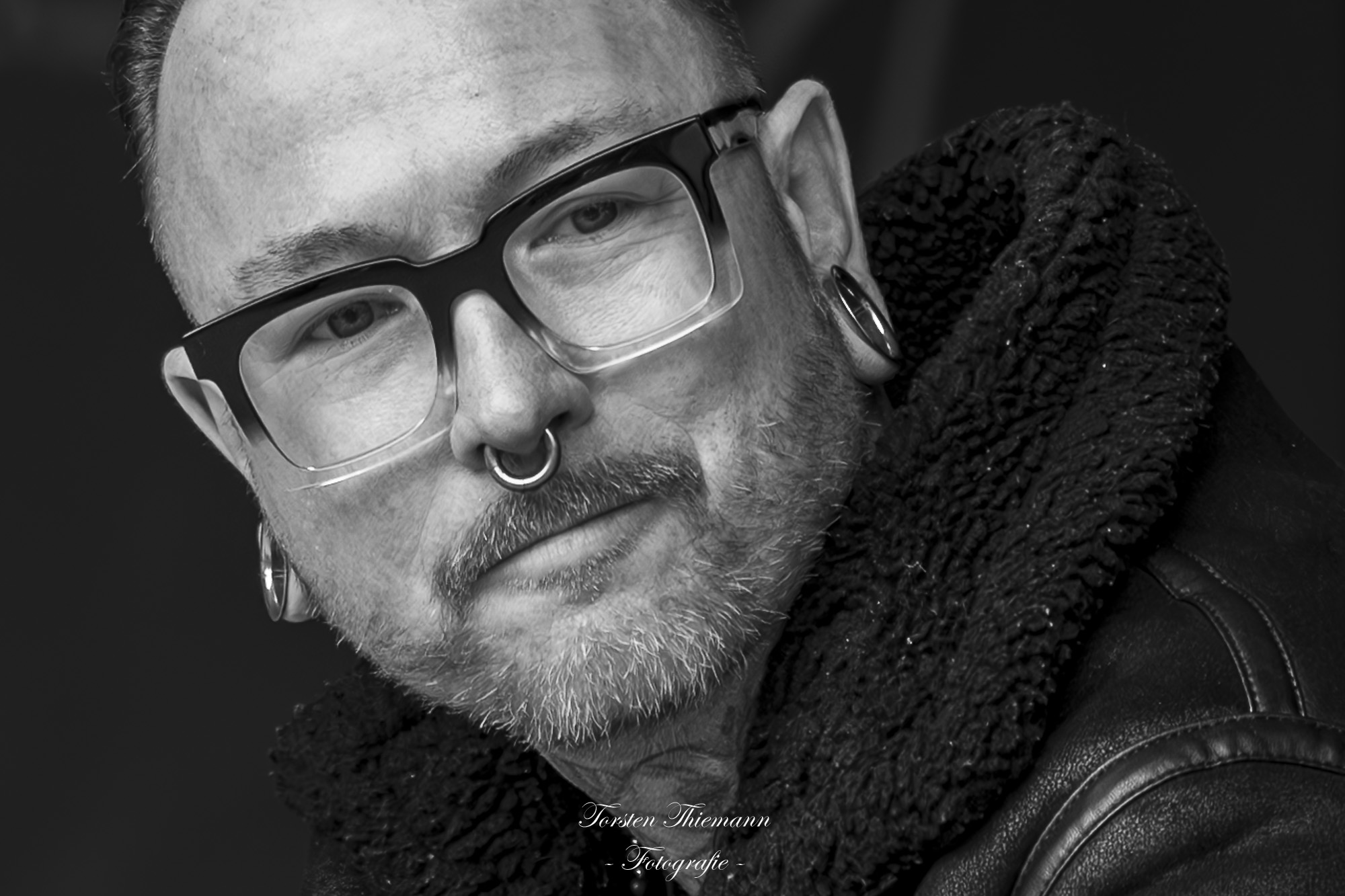 Männliches Modell mit Tattoos