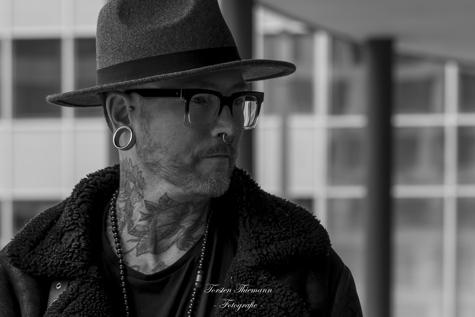 Männliches Modell mit Tattoos