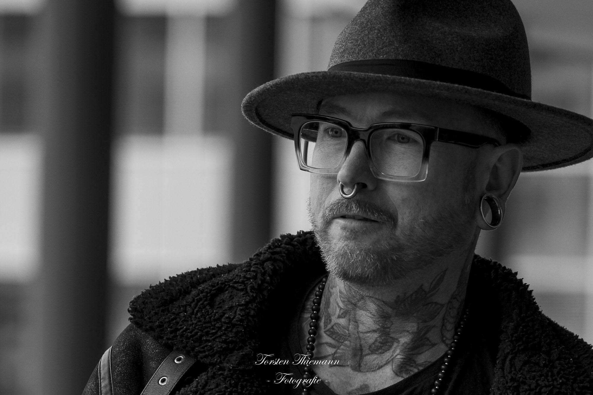 Männliches Modell mit Tattoos